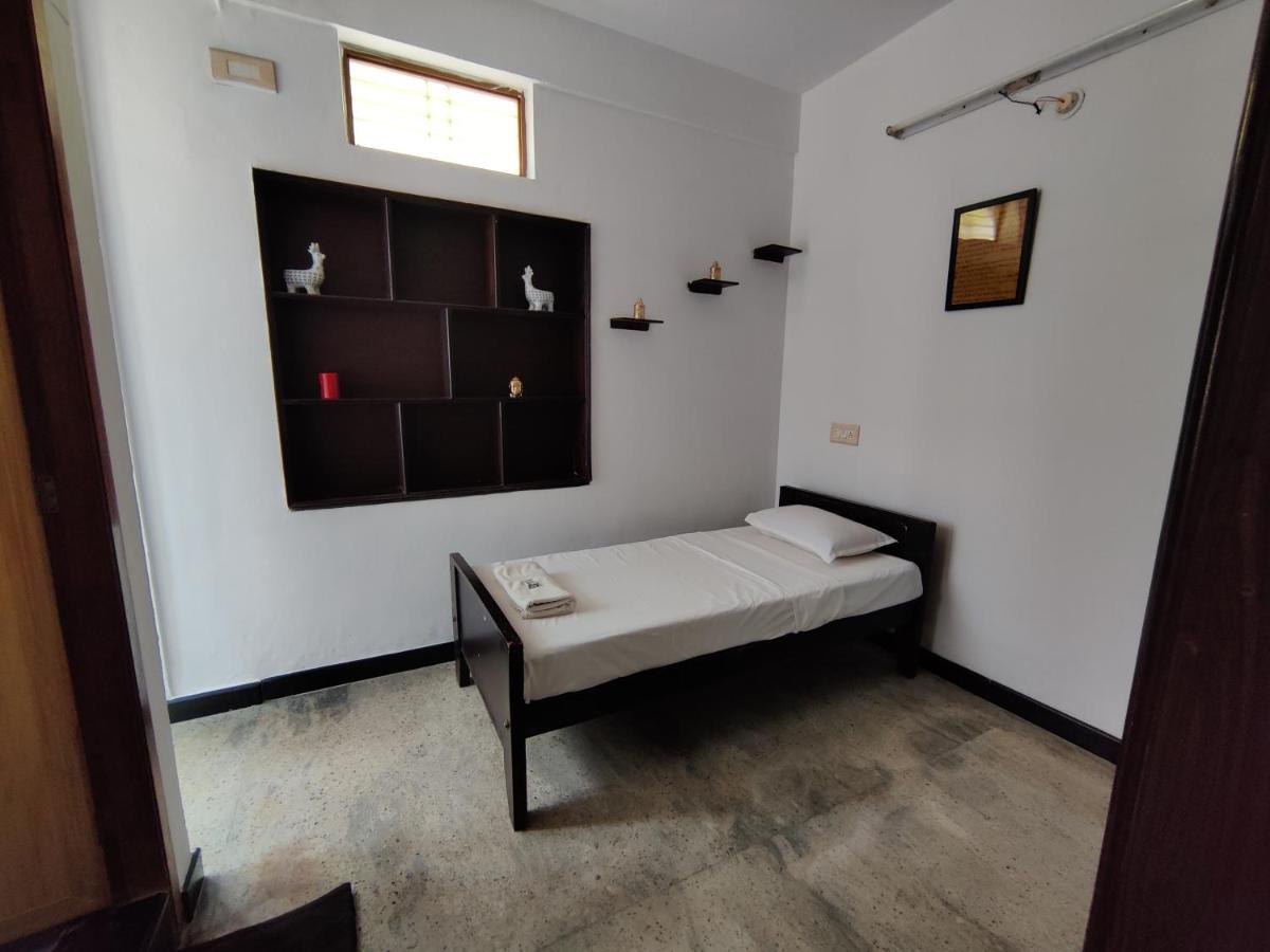 Апартаменти Yoga House Vanivilasa Puram Екстер'єр фото